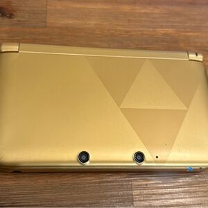 Nintendo 3DS XL - Limited Edition Gold Zelda: A Link Between Worlds - Working